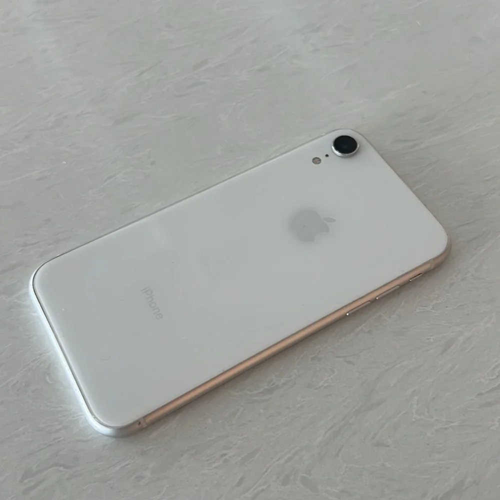 iPhone XR - Picture 2 of 2
